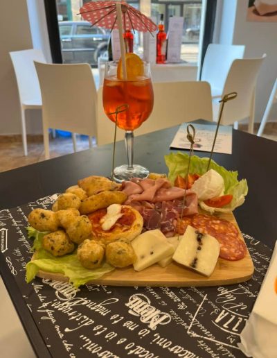 Aperitivo a buffet napoletano a Torino